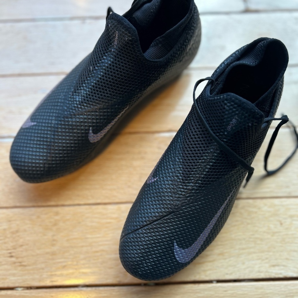 Women’s Nike Black Athletic baseball Shoes with Laceless Design